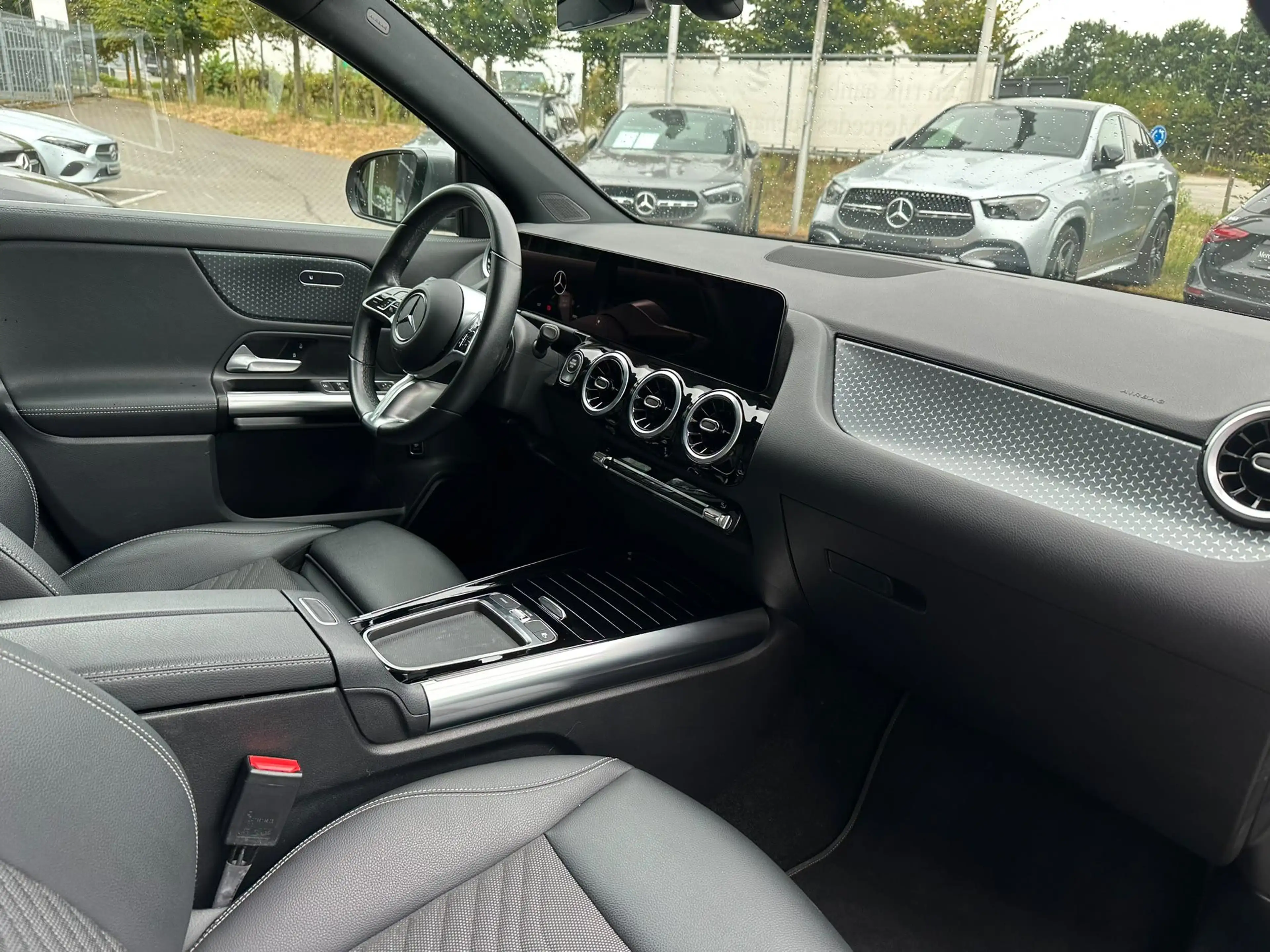 Mercedes-Benz GLA 180 GLA Business Line — photo 12
