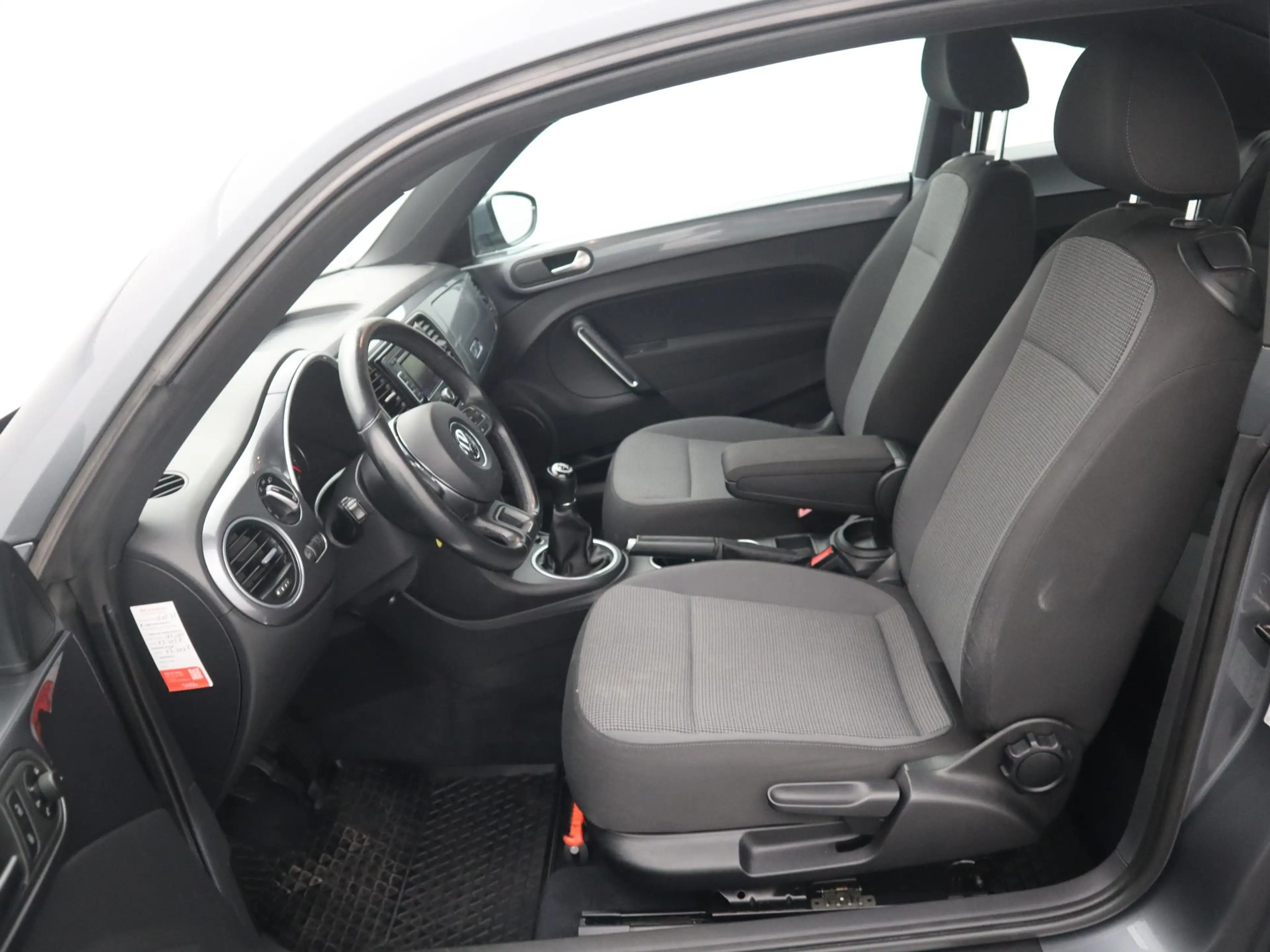 Volkswagen Beetle 1.2 TSI Design NAVI / CLIMA / PDC / BLUETOOTH / CR — photo 21