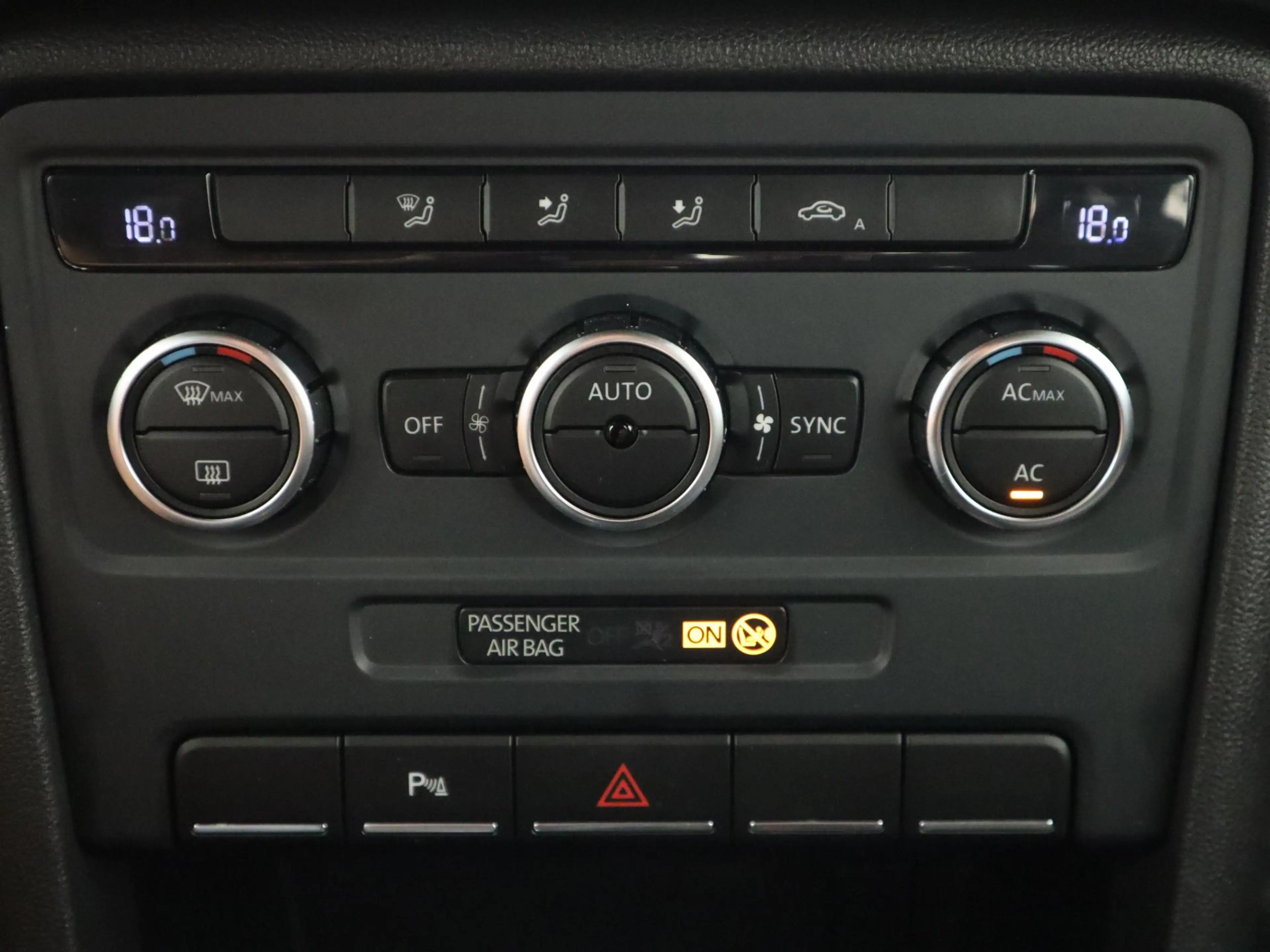Volkswagen Beetle 1.2 TSI Design NAVI / CLIMA / PDC / BLUETOOTH / CR — photo 24