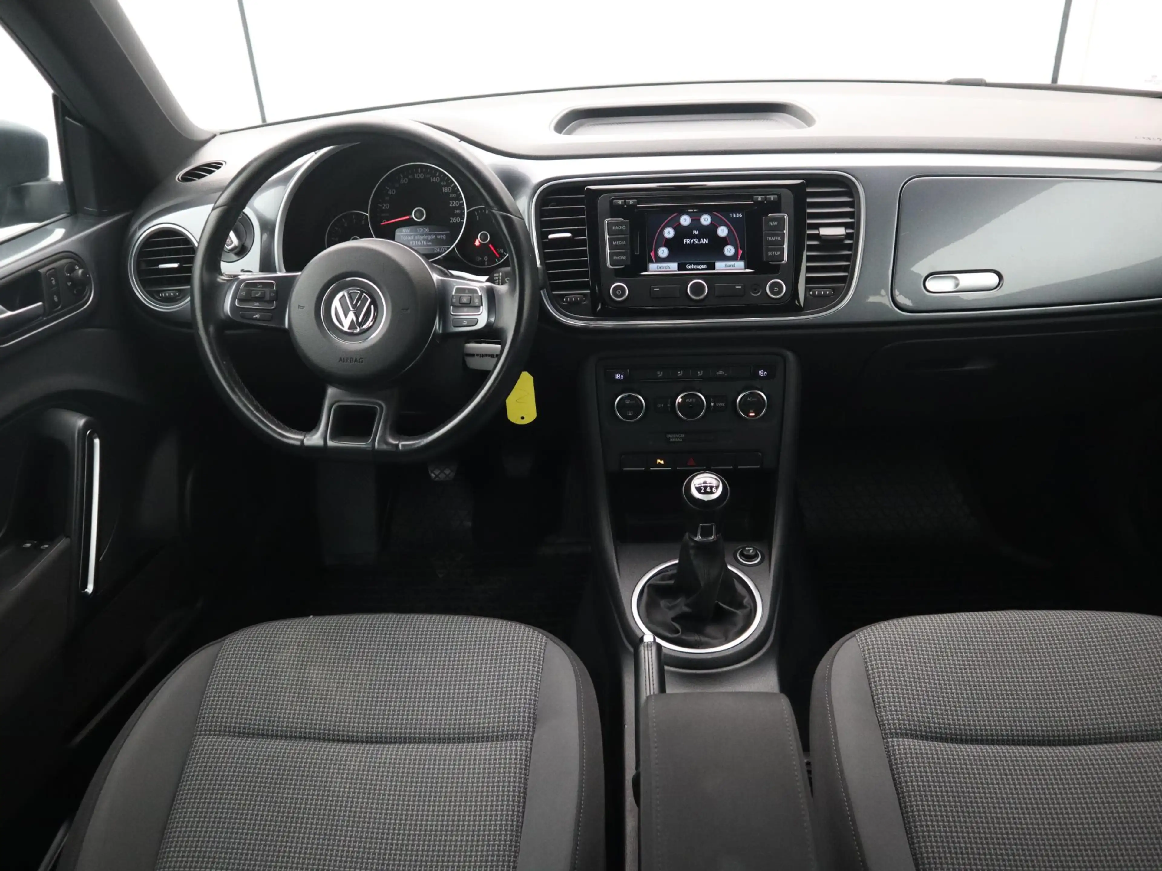 Volkswagen Beetle 1.2 TSI Design NAVI / CLIMA / PDC / BLUETOOTH / CR — photo 8