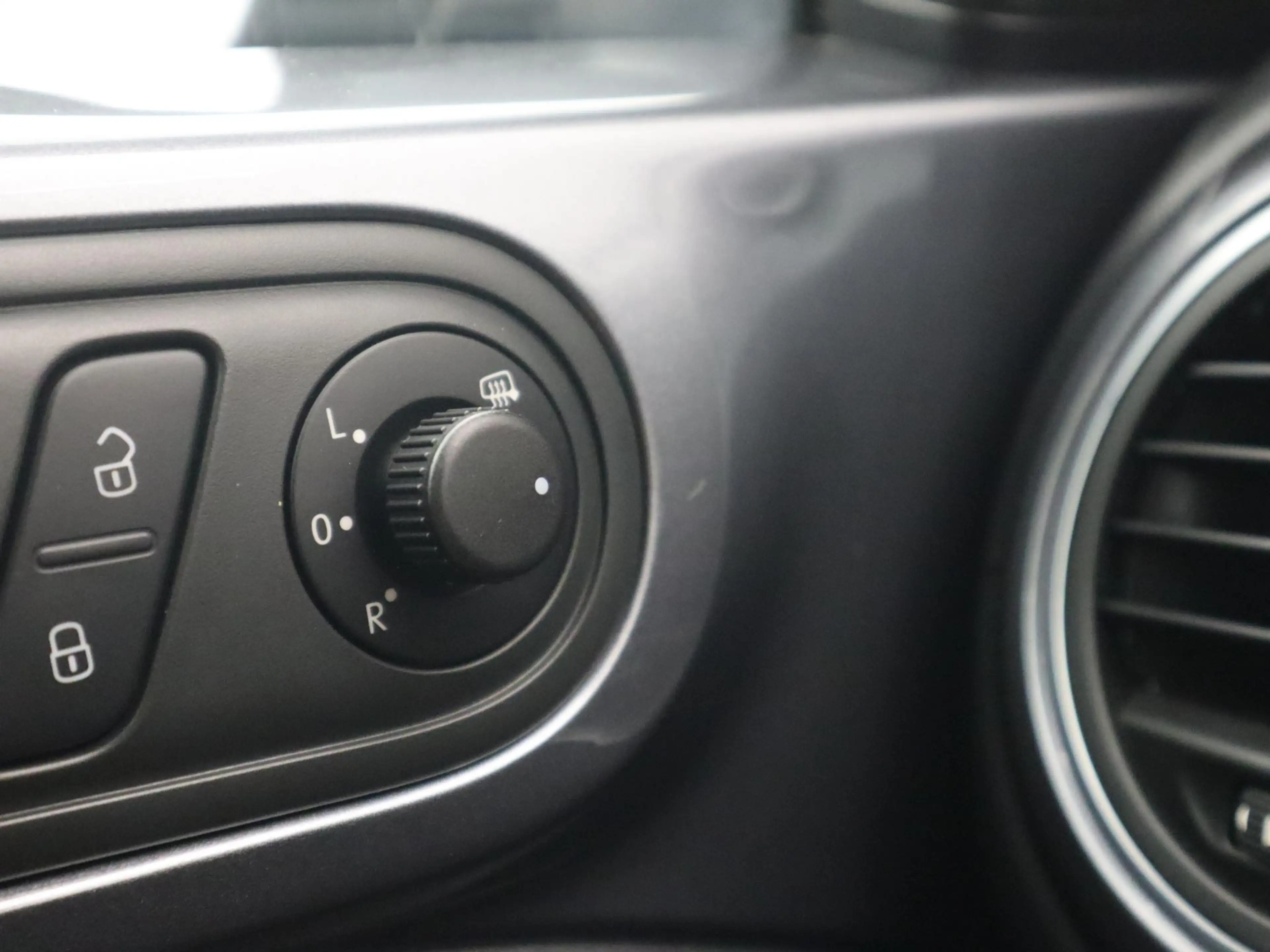 Volkswagen Beetle 1.2 TSI Design NAVI / CLIMA / PDC / BLUETOOTH / CR — photo 38