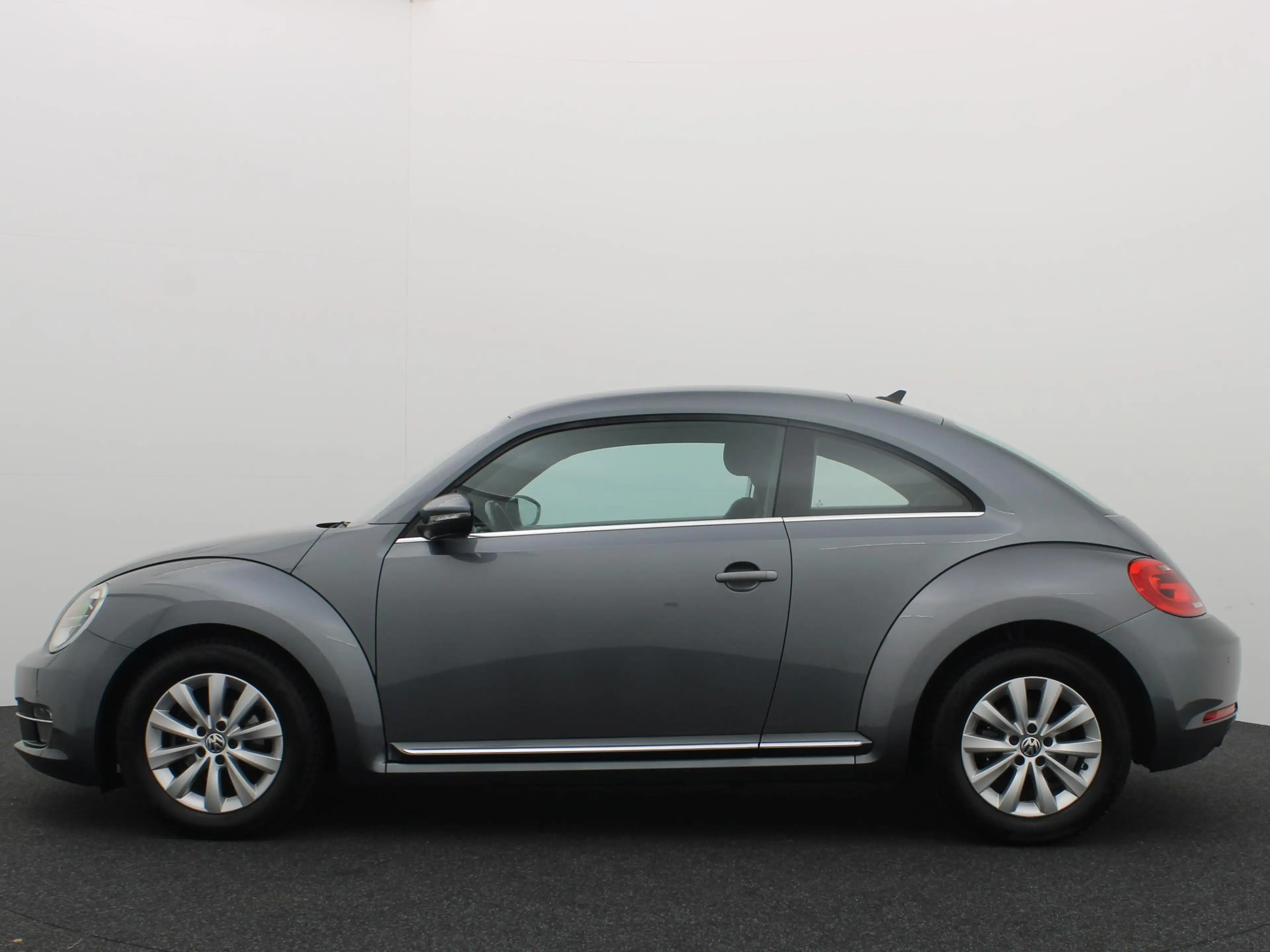 Volkswagen Beetle 1.2 TSI Design NAVI / CLIMA / PDC / BLUETOOTH / CR — photo 2