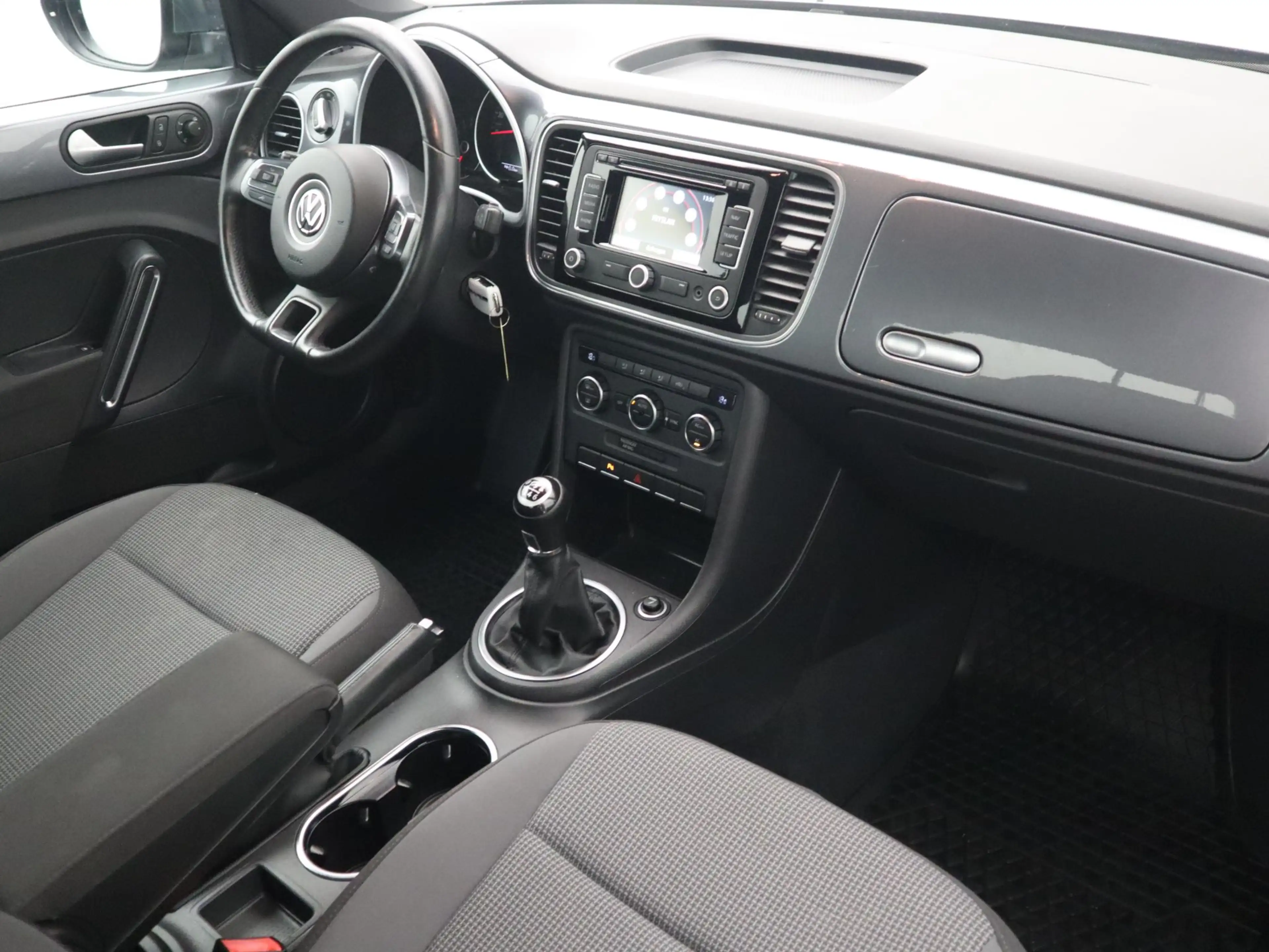 Volkswagen Beetle 1.2 TSI Design NAVI / CLIMA / PDC / BLUETOOTH / CR — photo 42