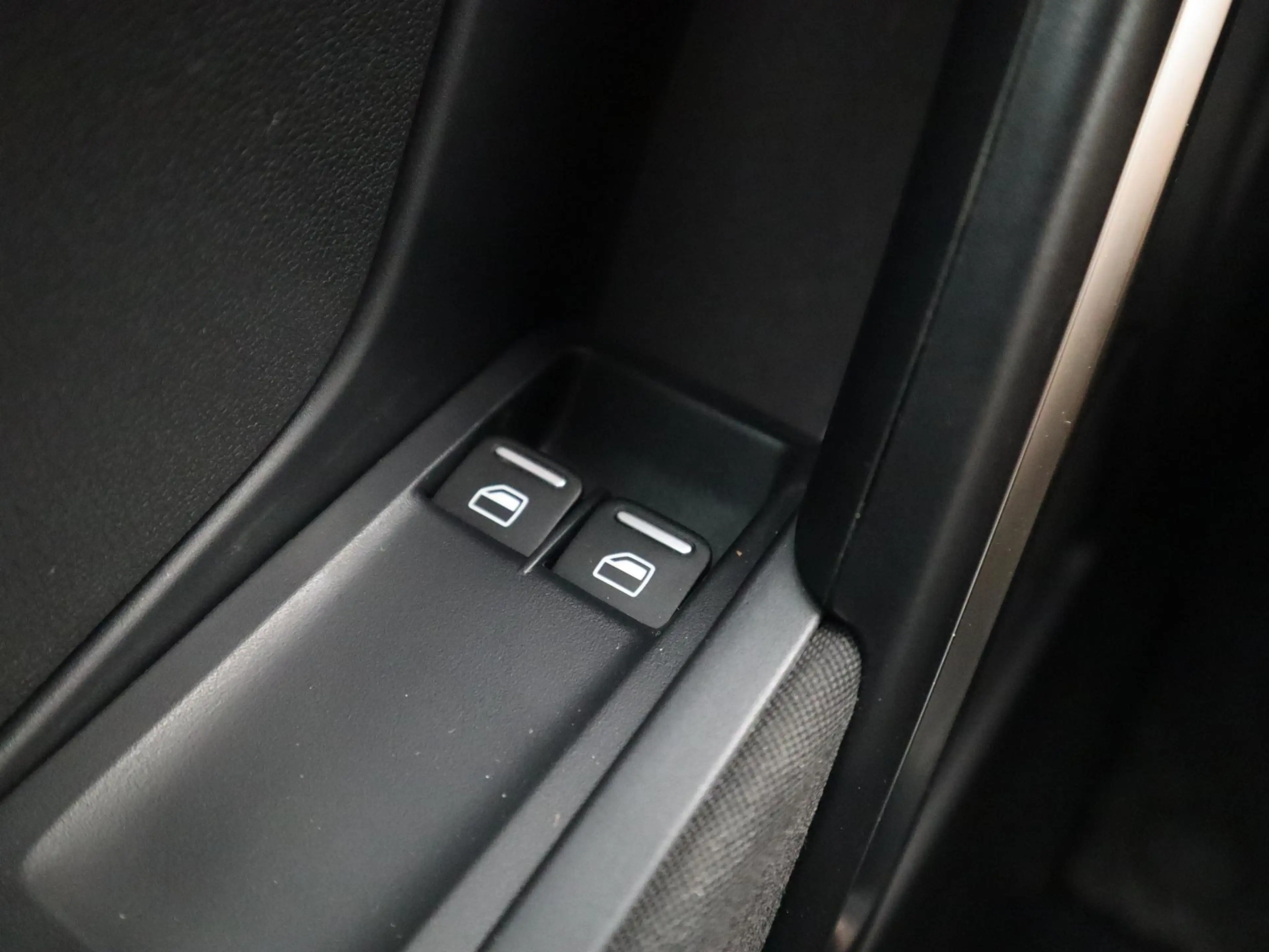 Volkswagen Beetle 1.2 TSI Design NAVI / CLIMA / PDC / BLUETOOTH / CR — photo 37