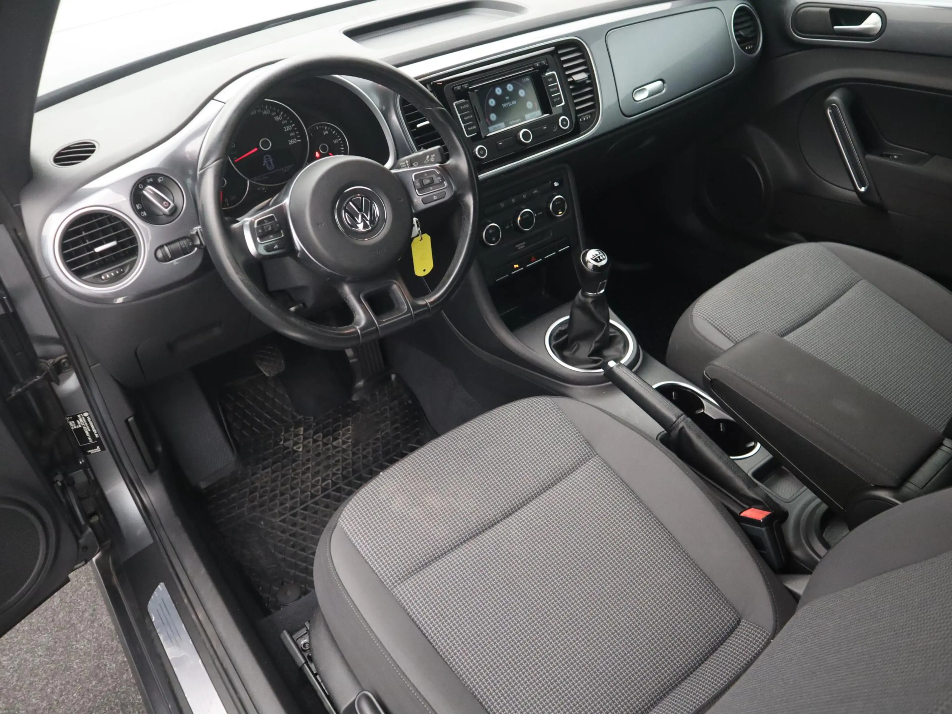 Volkswagen Beetle 1.2 TSI Design NAVI / CLIMA / PDC / BLUETOOTH / CR — photo 9