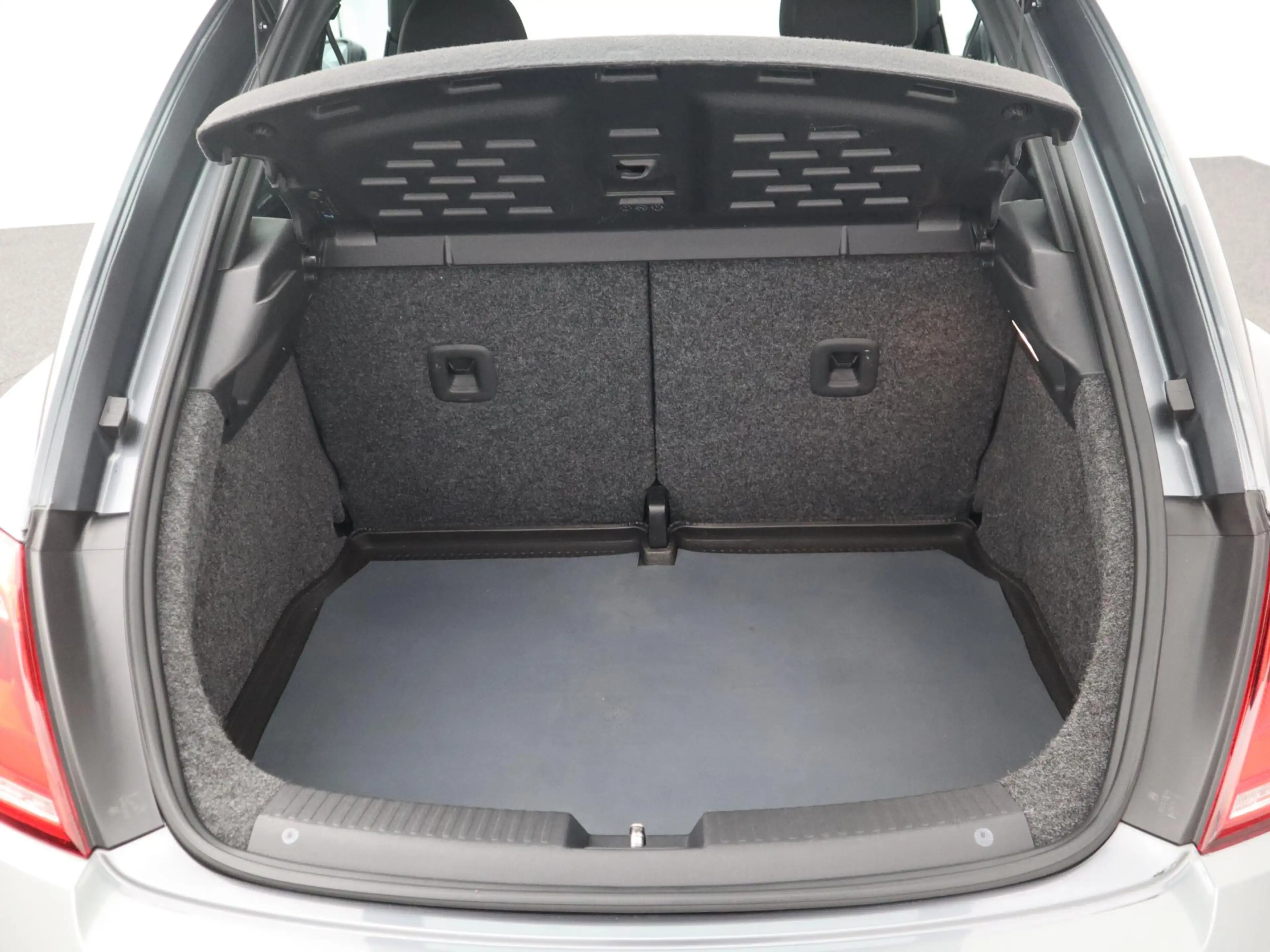 Volkswagen Beetle 1.2 TSI Design NAVI / CLIMA / PDC / BLUETOOTH / CR — photo 41