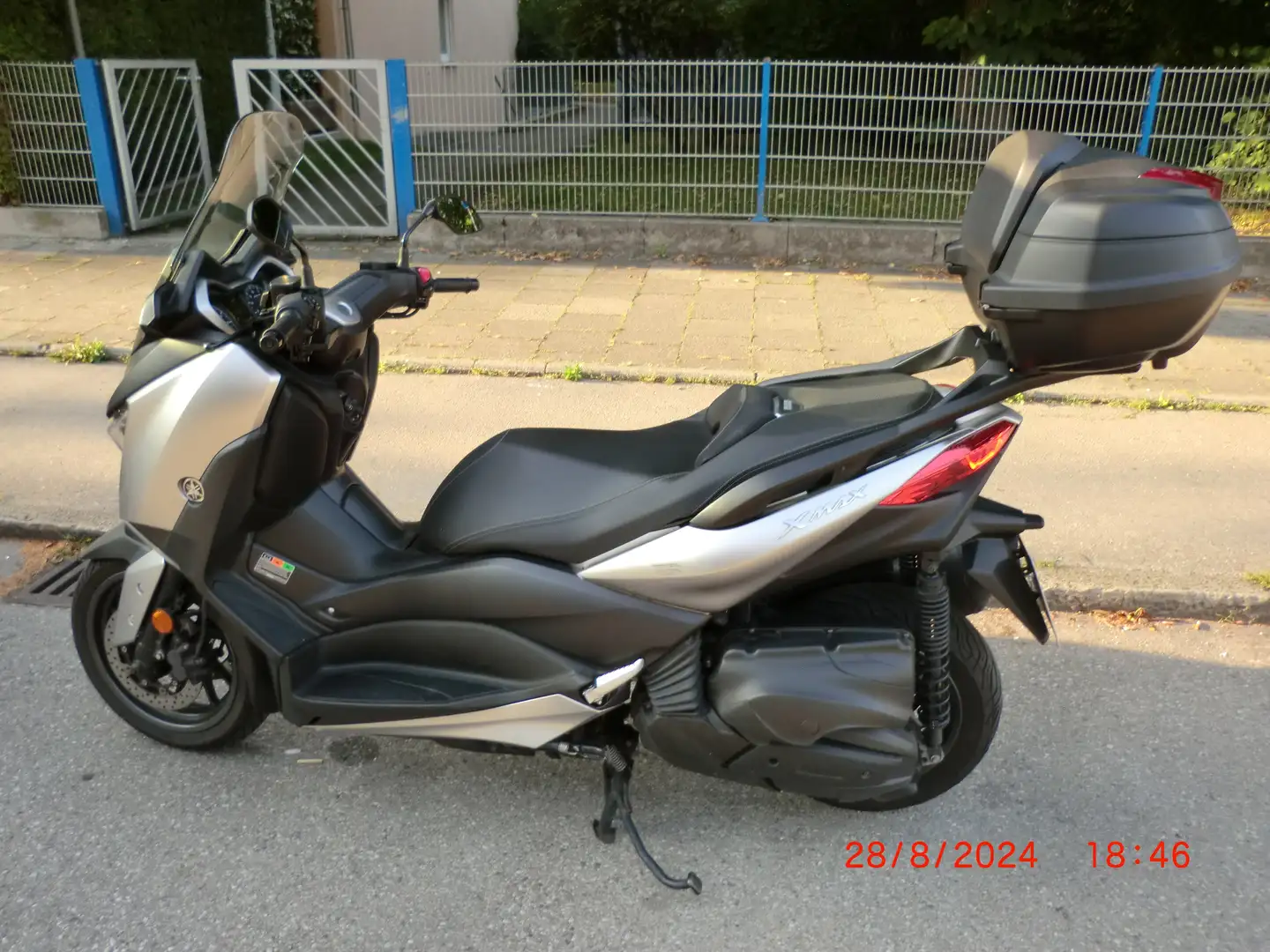 Yamaha X-Max 400 ---- Plateado - 1