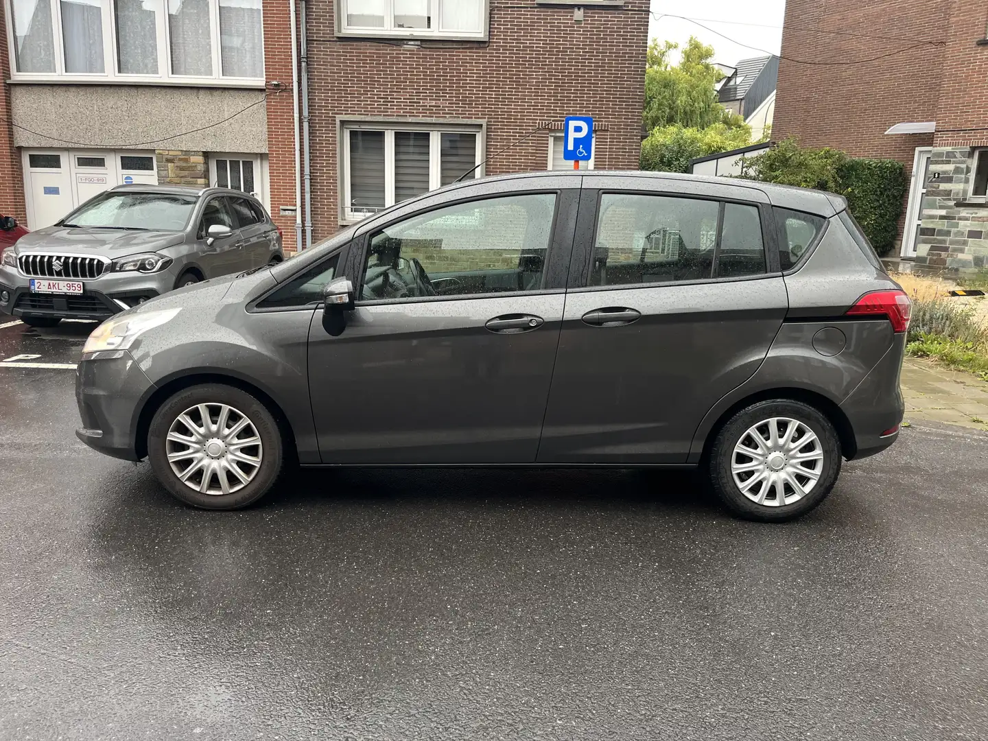 Ford B-Max 1.6i Ti-VCT Trend Automaat Grijs - 1