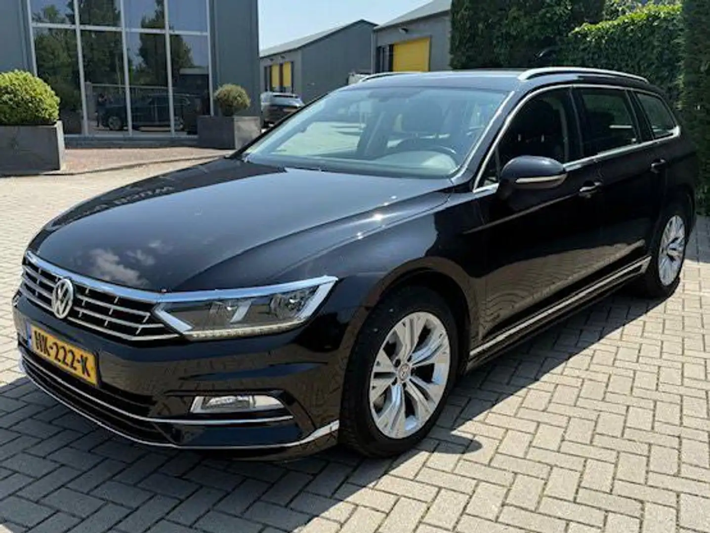 Volkswagen Passat Passat 2.0 TDI Bns Edition R Zwart - 1