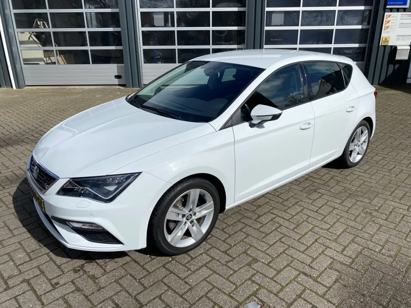 SEAT Leon 1.5 TSI FR *apple carplay* stoelverwarming*cruise* Weiß - 2