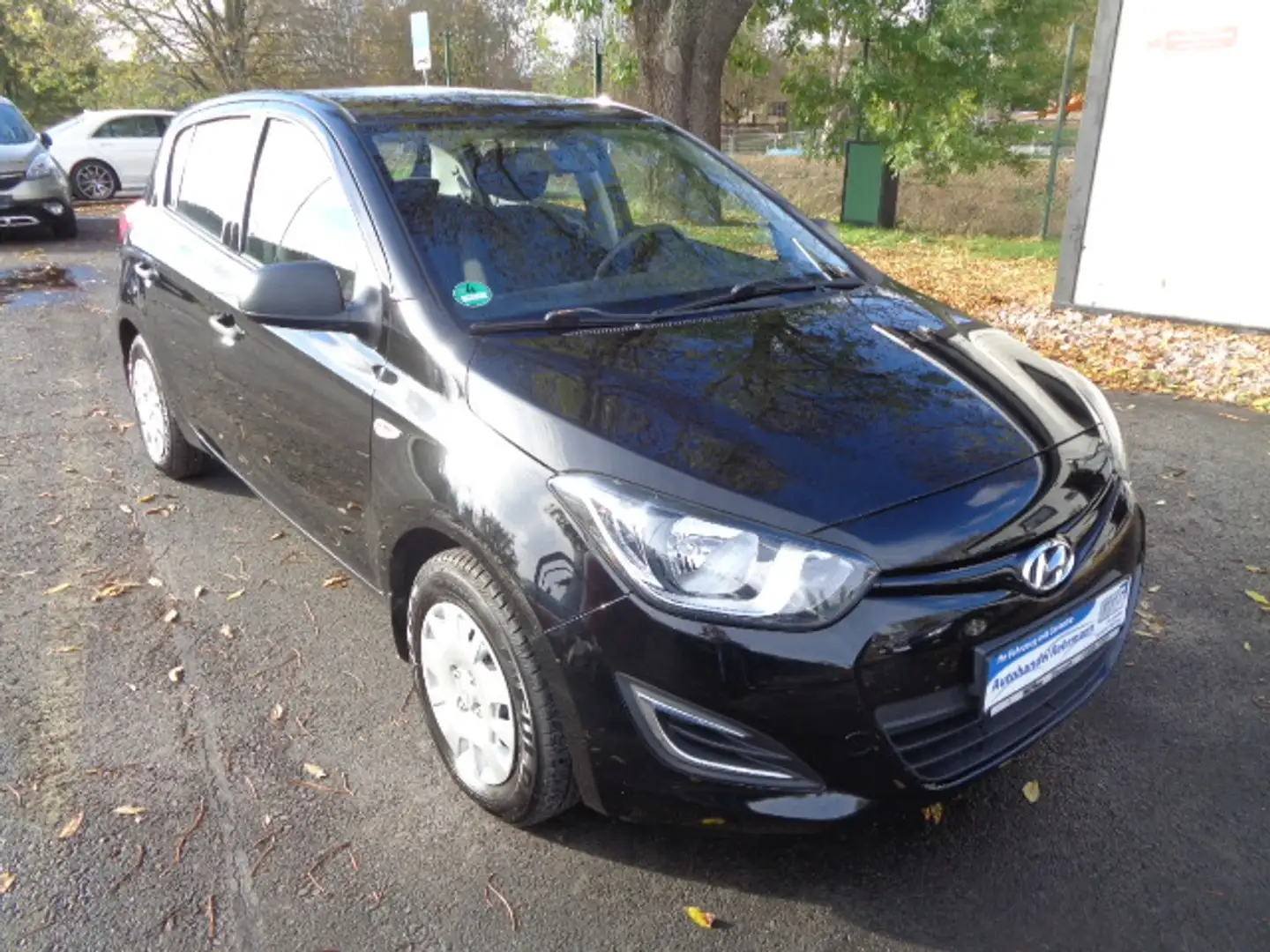 Hyundai i20 1.1 CRDi Style/1.Hand/5-Türig/Klima/Euro5 Schwarz - 1