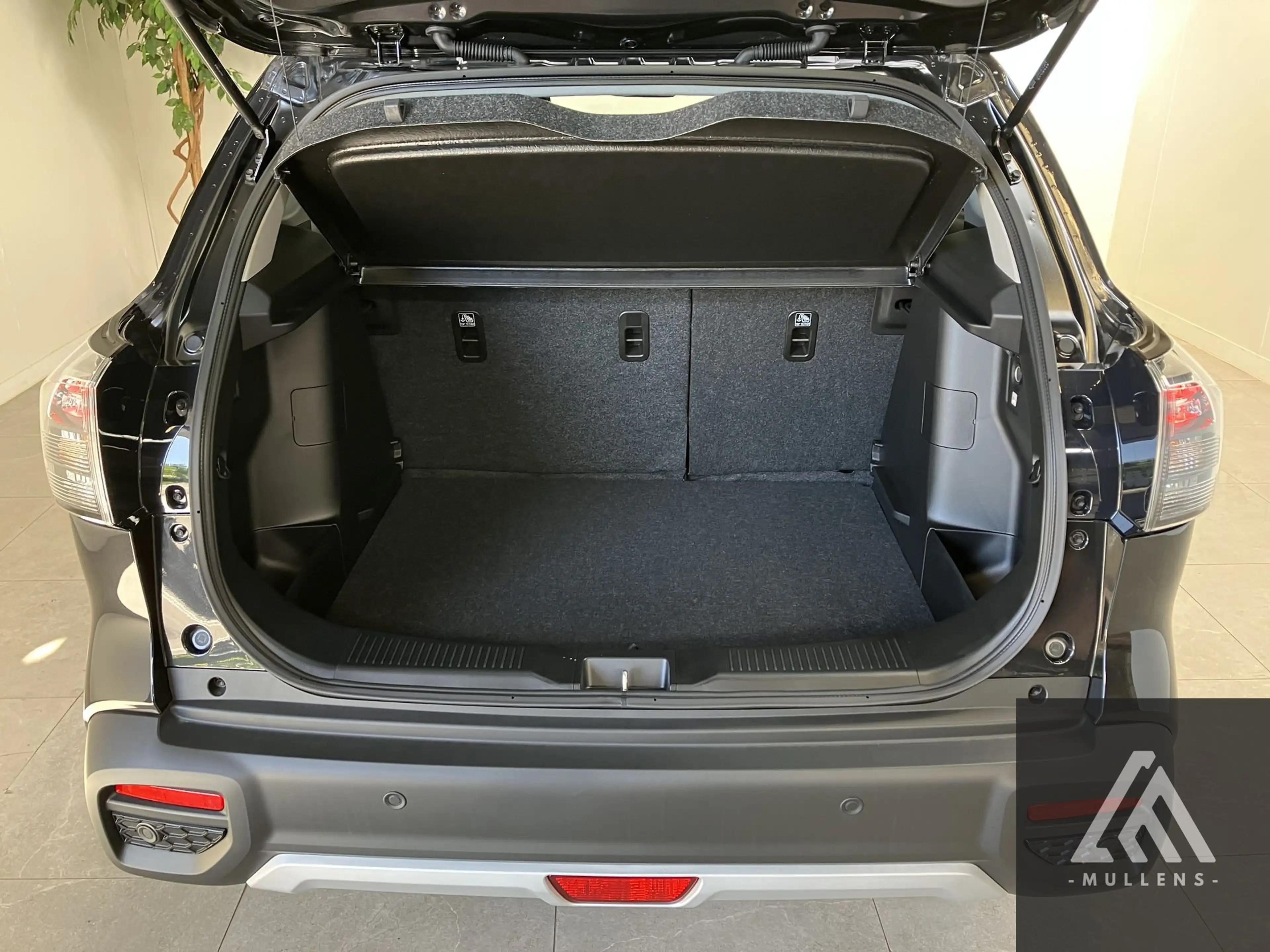 Suzuki SX4 S-Cross Grand Luxe + 2WD (MY25) — photo 8