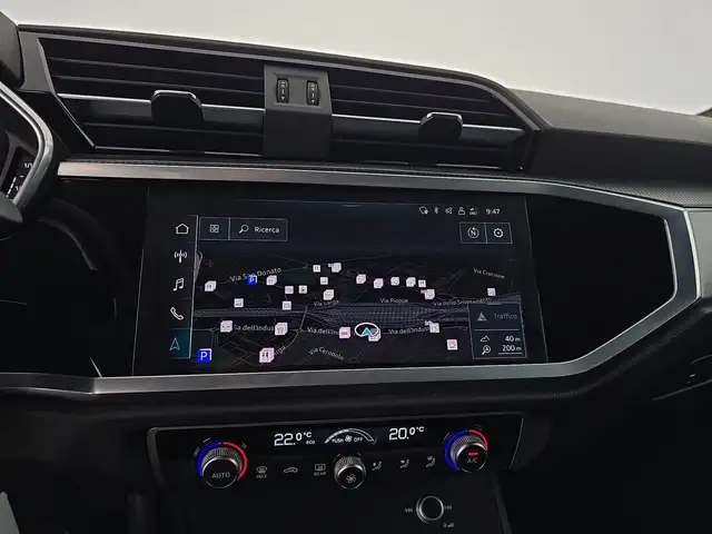 Audi Q3 view 13