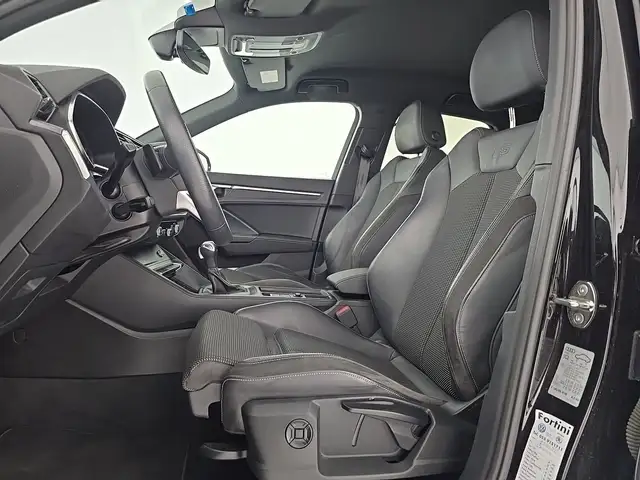 Audi Q3 view 9