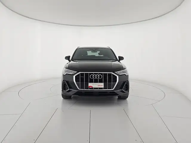 Audi Q3 view 7