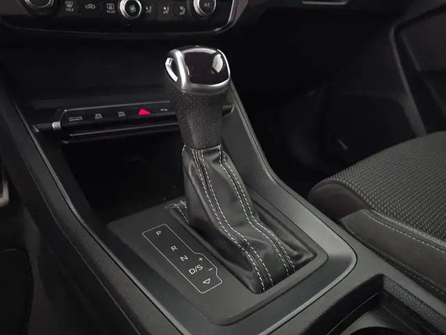 Audi Q3 view 12