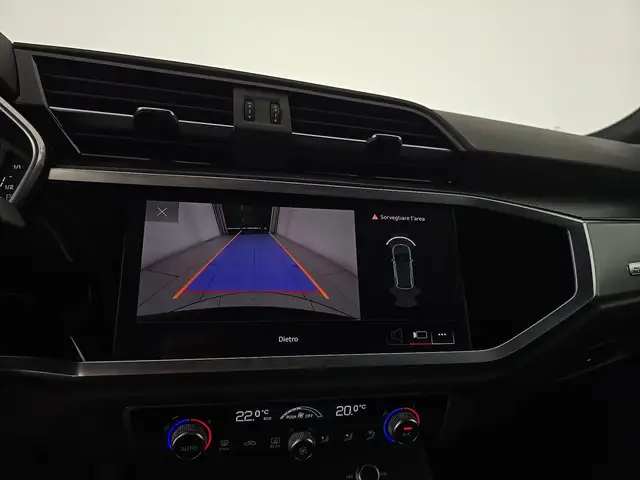 Audi Q3 view 14
