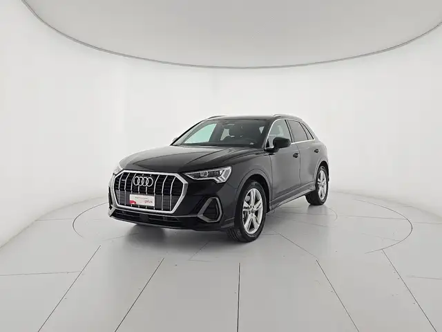 Audi Q3 main image