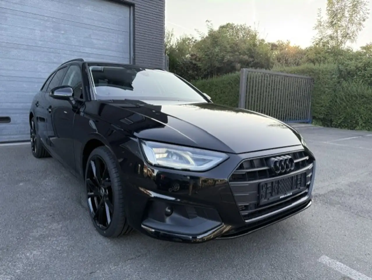 Audi A4 Avant 35 TFSI S tronic Black Edition Camera Cruise Led AppConnect Zetelverwarming 19'' velgen