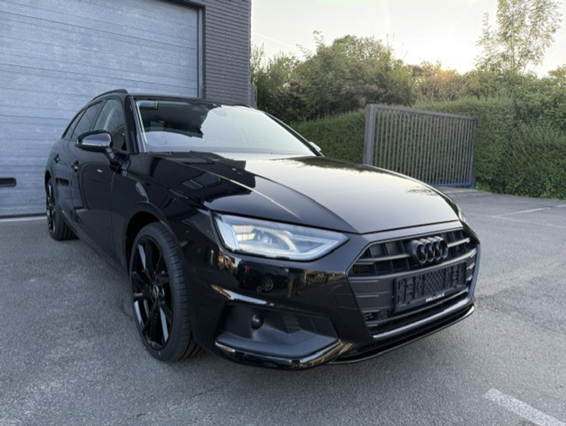 Audi A4 Avant 35 TFSI S tronic Black Edition  Camera Cruise Led AppConnect Zetelverwarming 19'' velgen