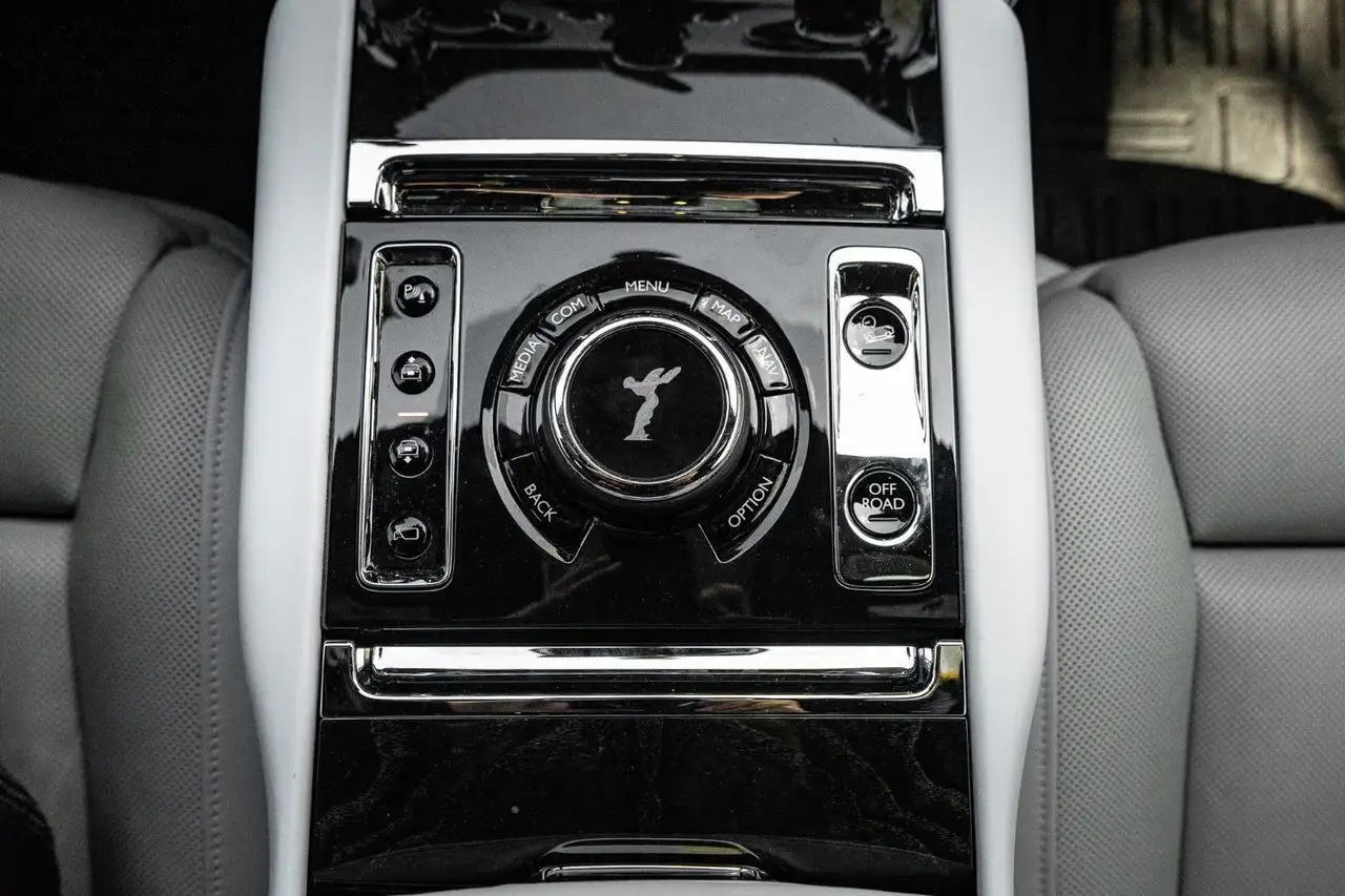 Rolls-Royce Cullinan снимка Rolls-Royce Cullinan