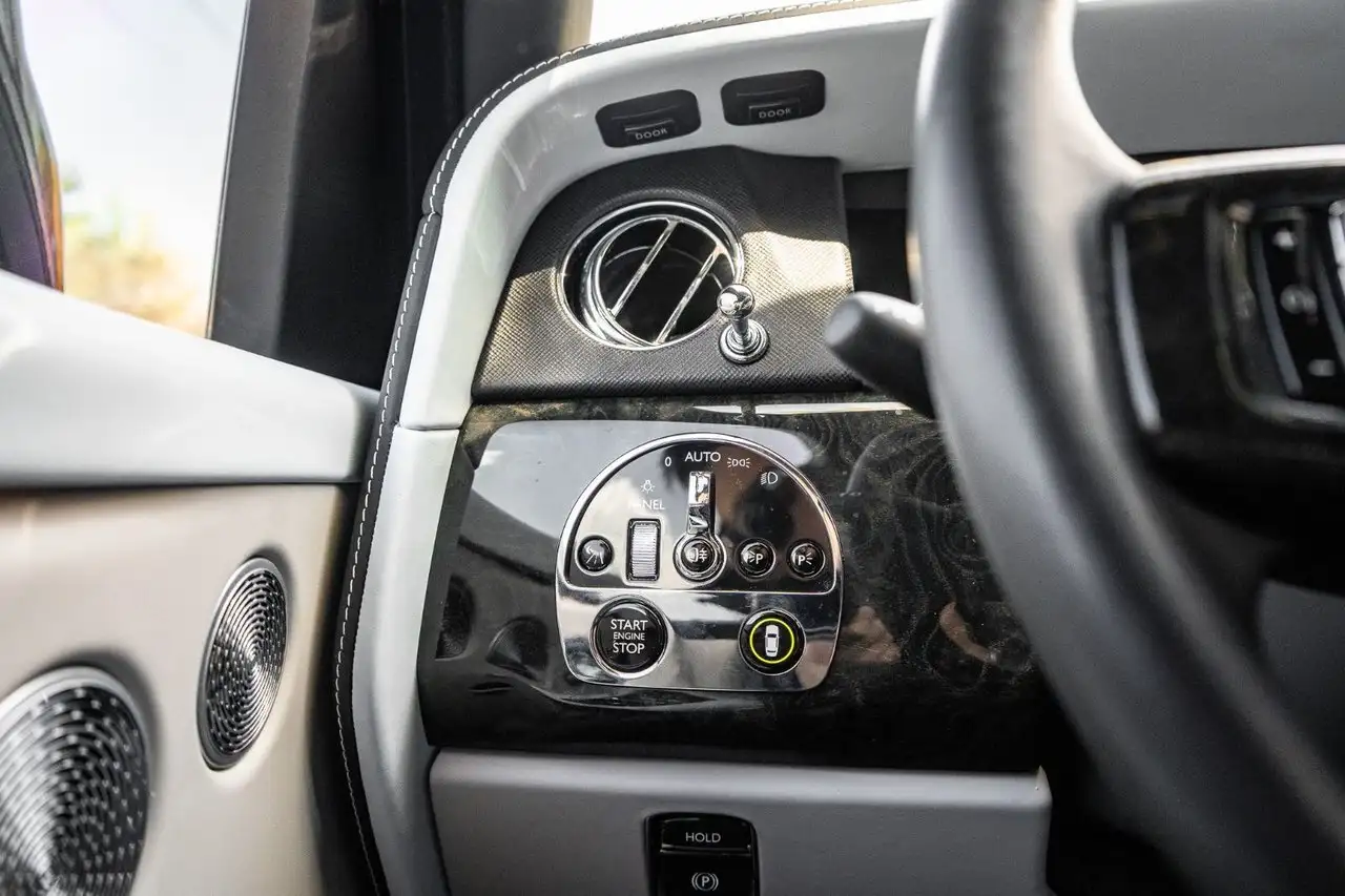 Rolls-Royce Cullinan снимка Rolls-Royce Cullinan