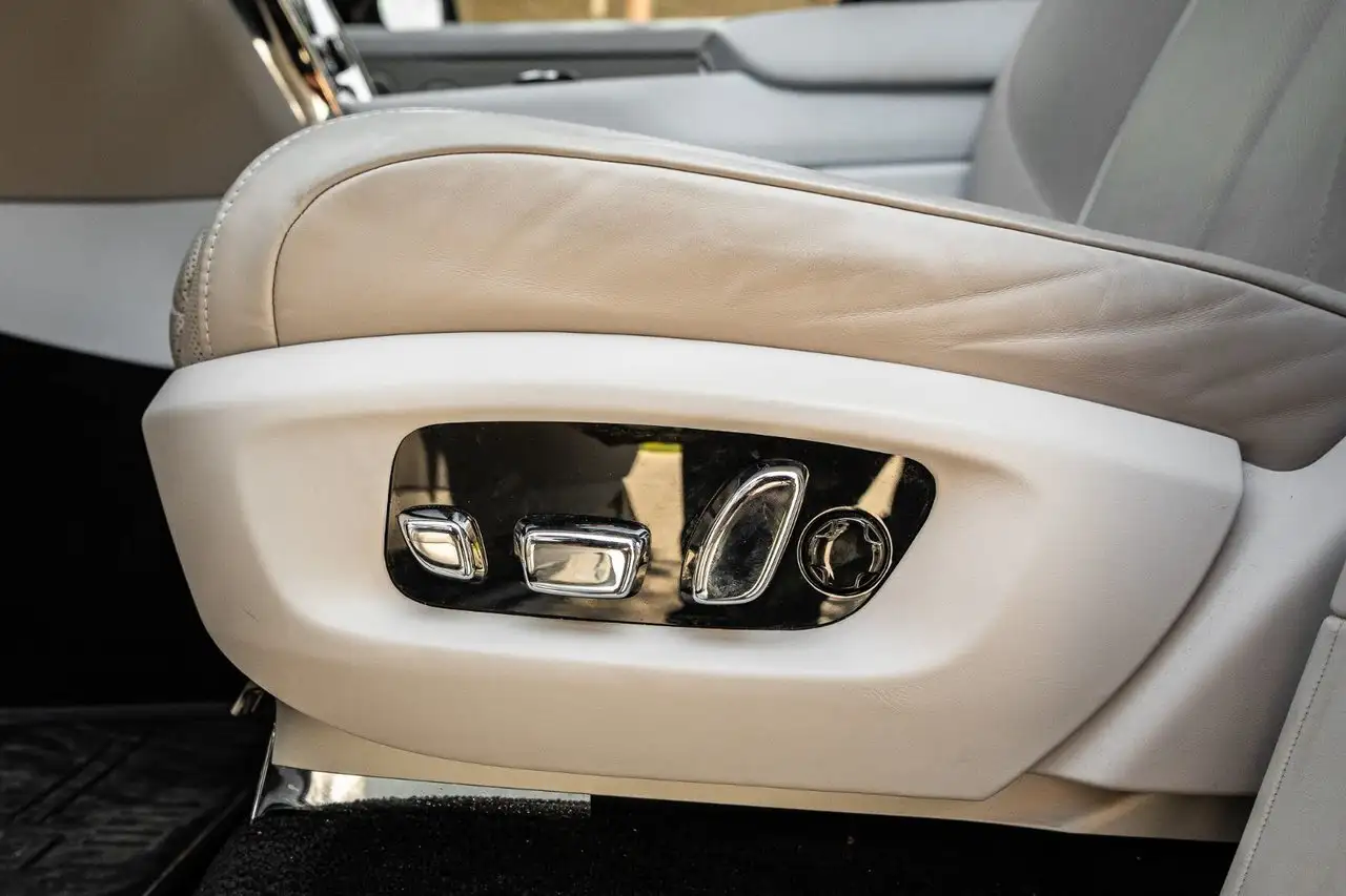 Rolls-Royce Cullinan снимка Rolls-Royce Cullinan