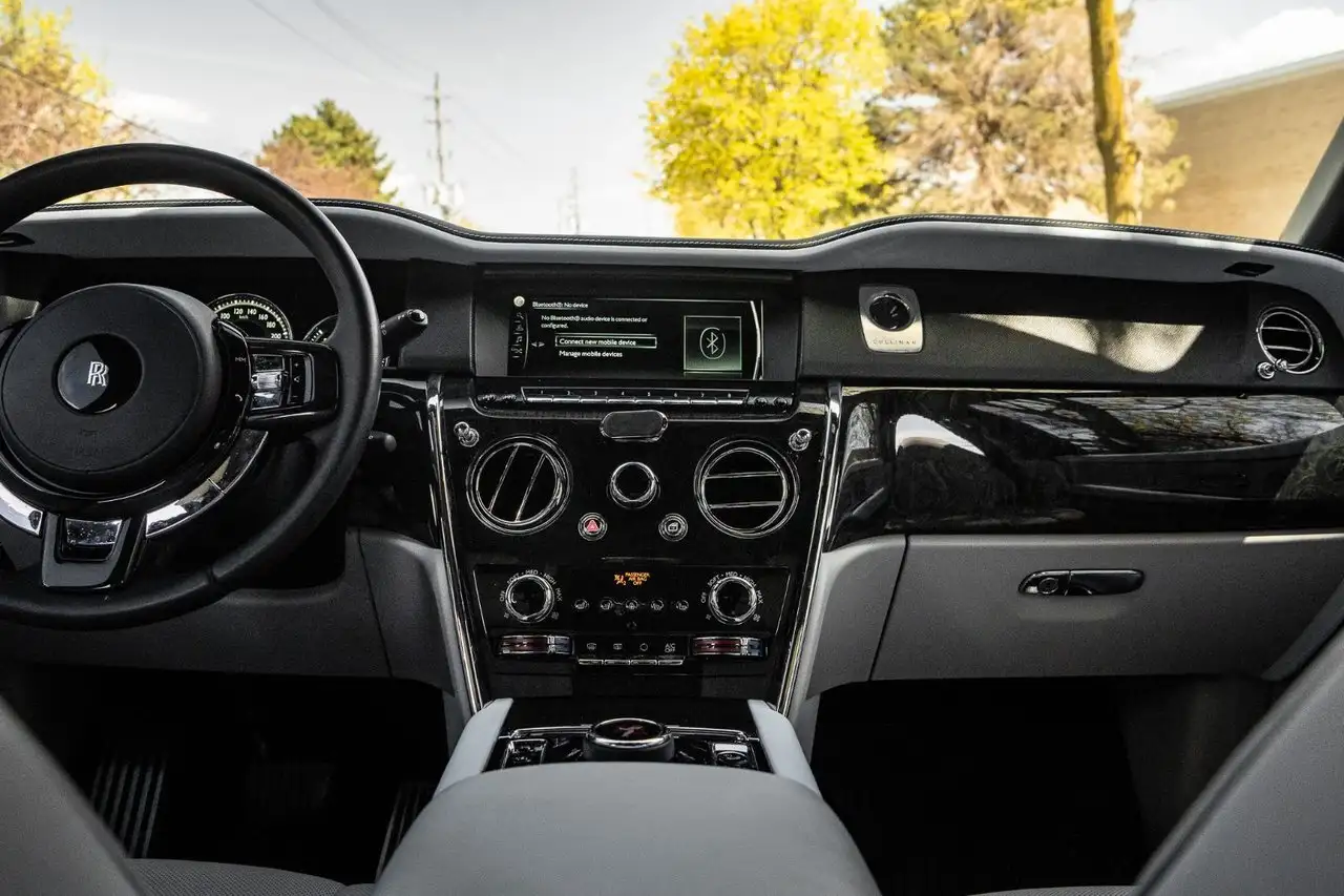 Rolls-Royce Cullinan снимка Rolls-Royce Cullinan