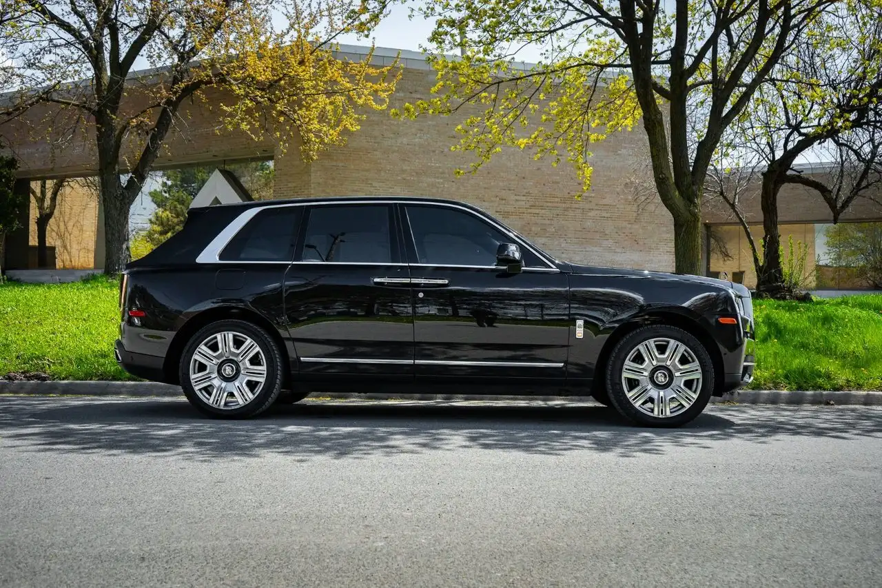 Rolls-Royce Cullinan снимка Rolls-Royce Cullinan