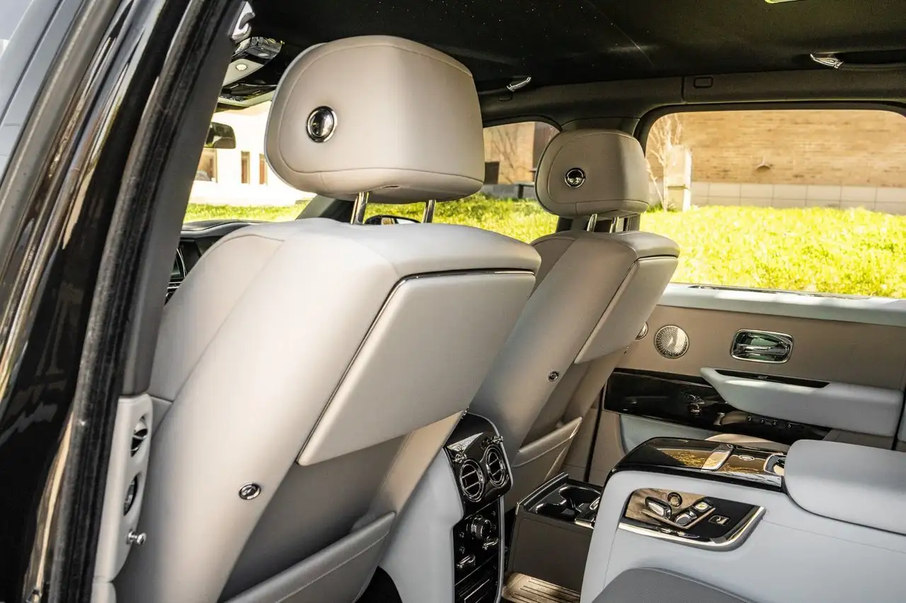 Rolls-Royce Cullinan снимка Rolls-Royce Cullinan