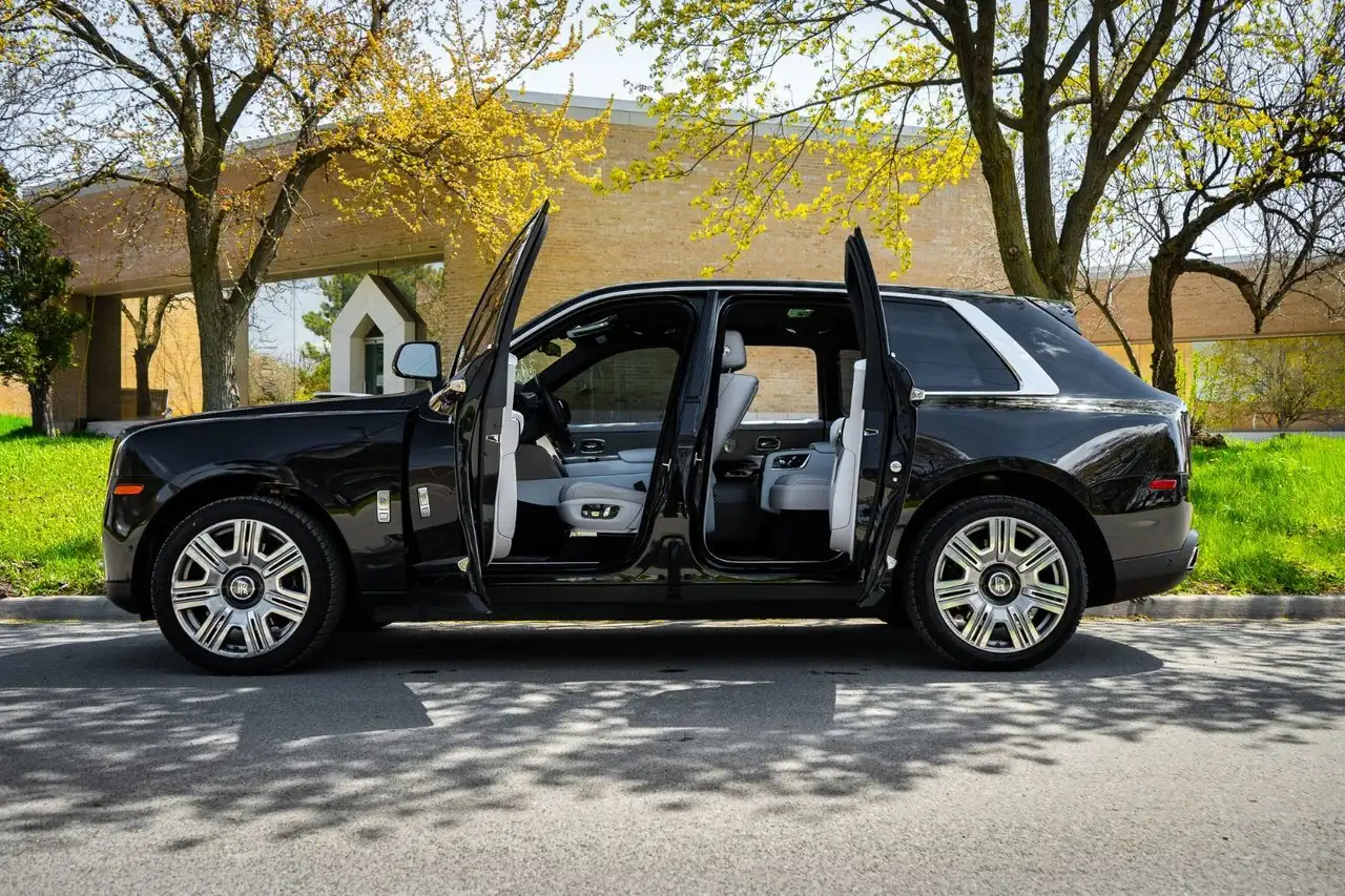 Rolls-Royce Cullinan снимка Rolls-Royce Cullinan