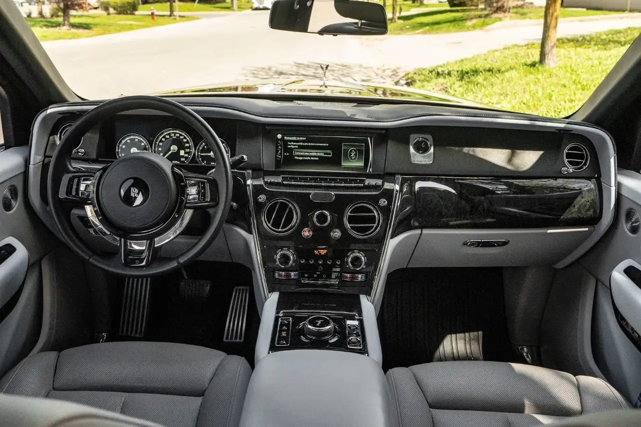 Rolls-Royce Cullinan снимка Rolls-Royce Cullinan