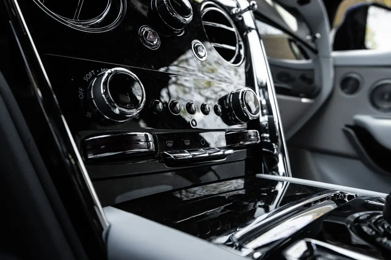 Rolls-Royce Cullinan снимка Rolls-Royce Cullinan