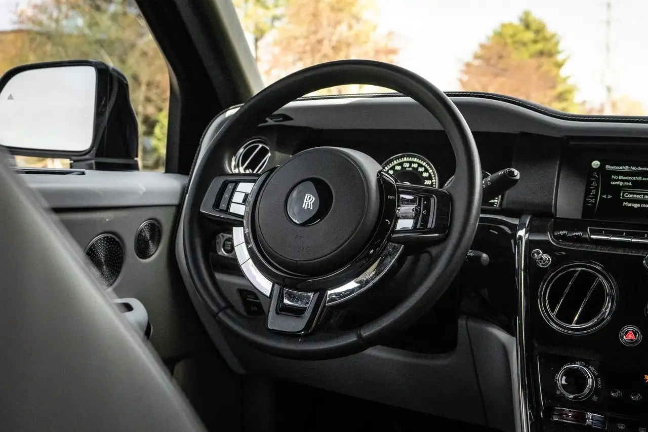 Rolls-Royce Cullinan снимка Rolls-Royce Cullinan