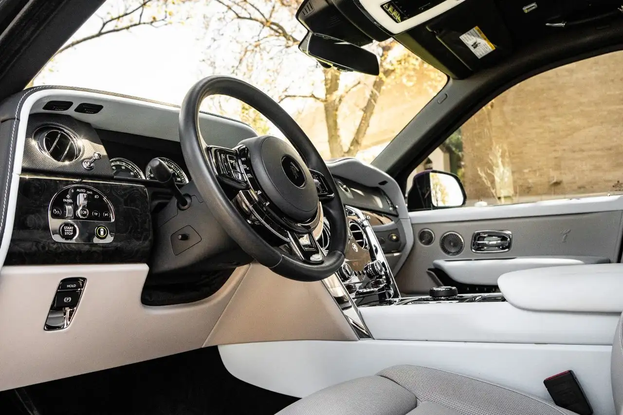 Rolls-Royce Cullinan снимка Rolls-Royce Cullinan