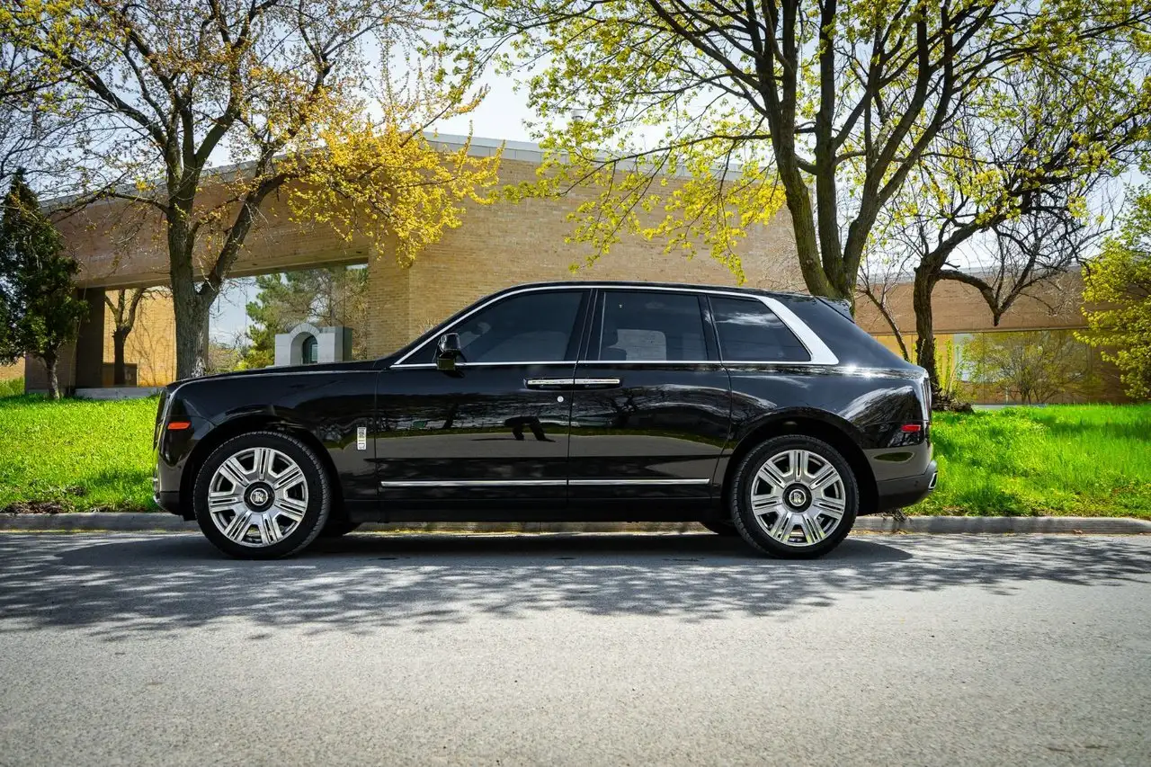 Rolls-Royce Cullinan снимка Rolls-Royce Cullinan