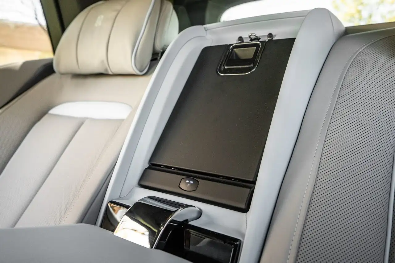 Rolls-Royce Cullinan снимка Rolls-Royce Cullinan