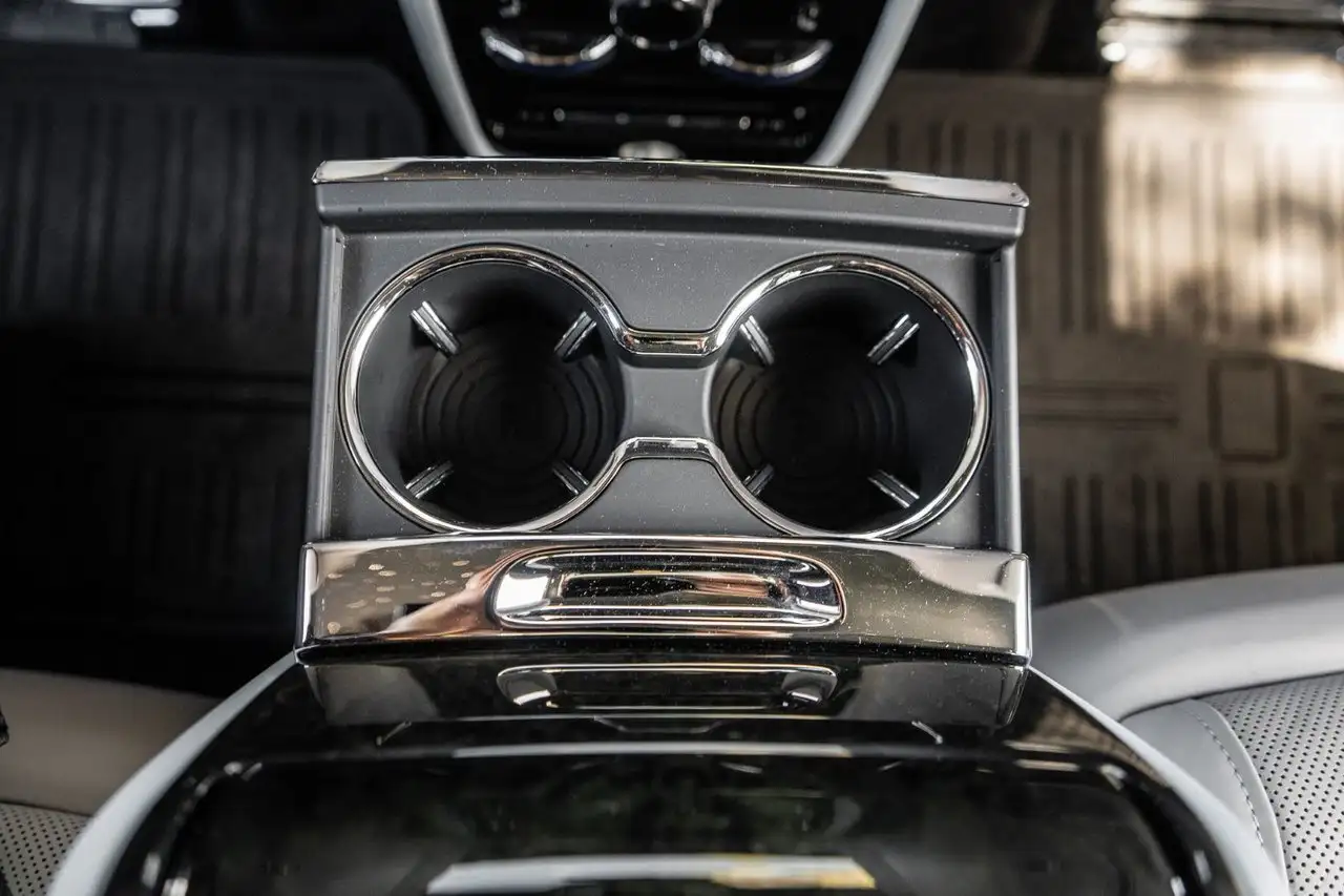 Rolls-Royce Cullinan снимка Rolls-Royce Cullinan