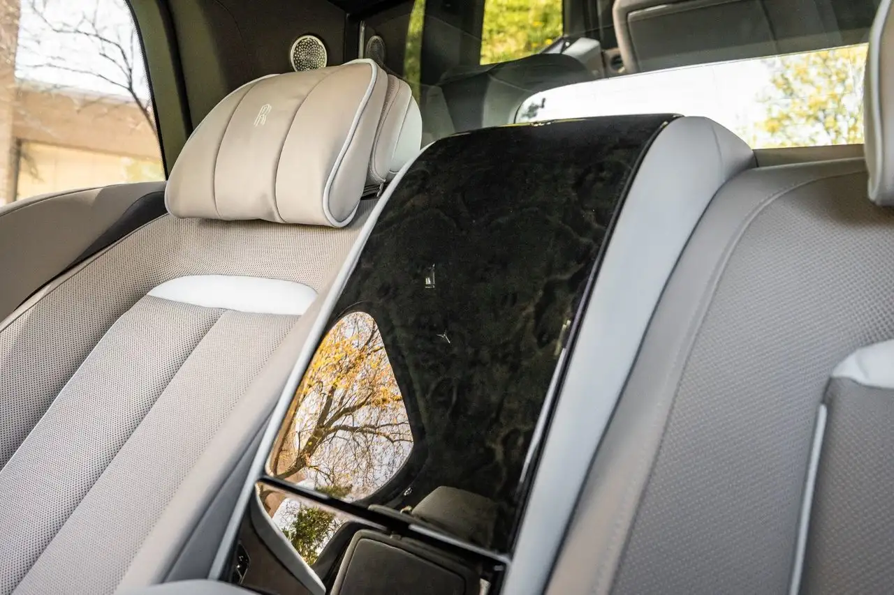 Rolls-Royce Cullinan снимка Rolls-Royce Cullinan