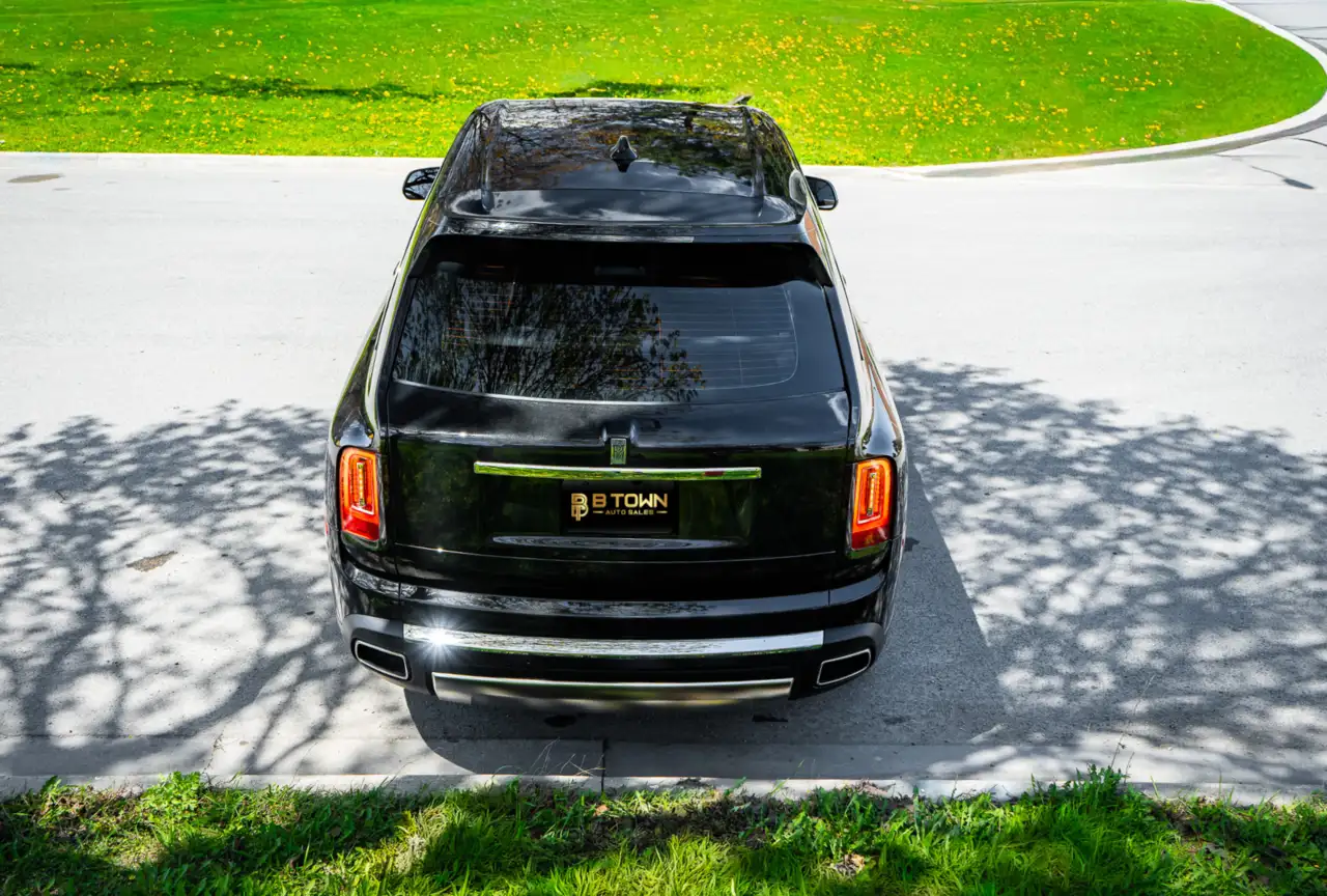 Rolls-Royce Cullinan снимка Rolls-Royce Cullinan