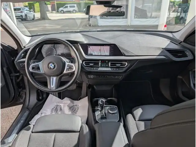 BMW 1 Series view 8