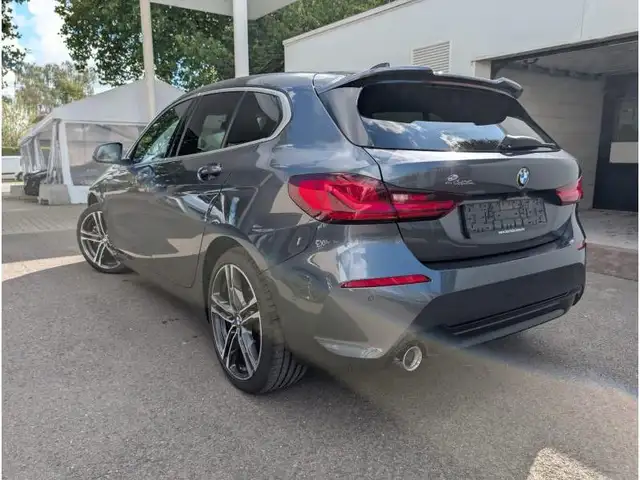 BMW 1 Series view 5