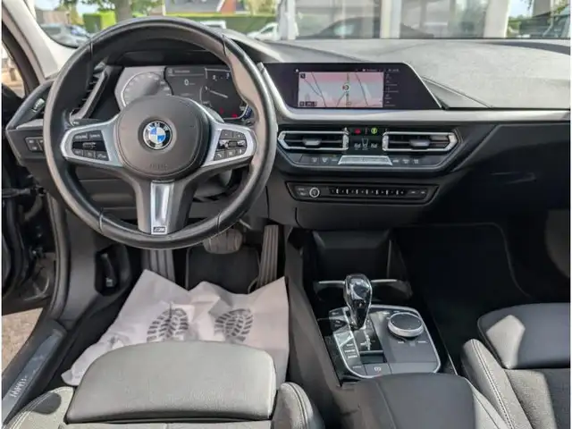 BMW 1 Series view 10