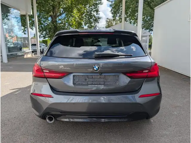 BMW 1 Series view 4