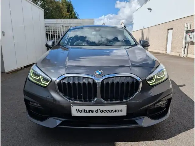 BMW 1 Series view 2