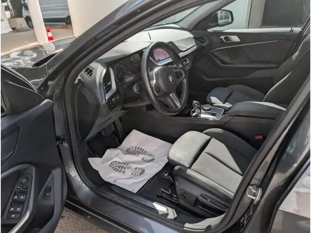 BMW 1 Series view 6