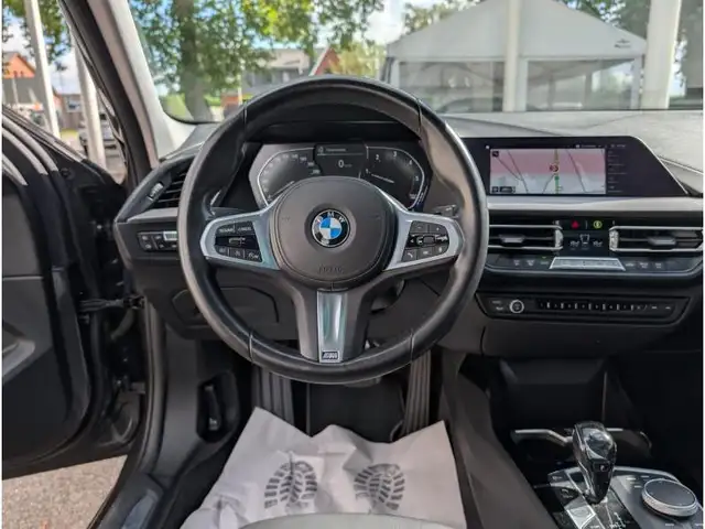 BMW 1 Series view 7