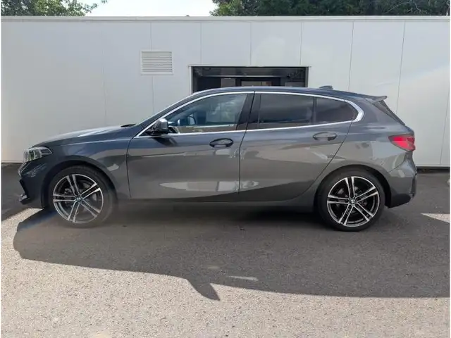 BMW 1 Series view 3