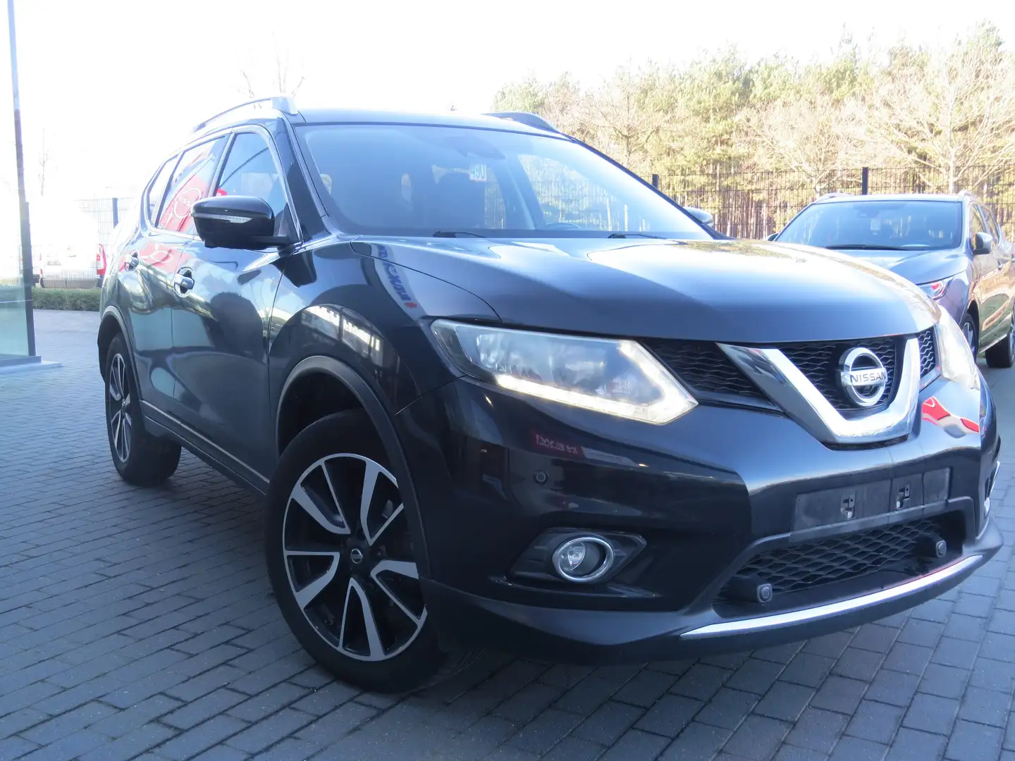 Nissan X-Trail 1.6 dCi 2WD Connect Edition Xtronic Zwart - 2