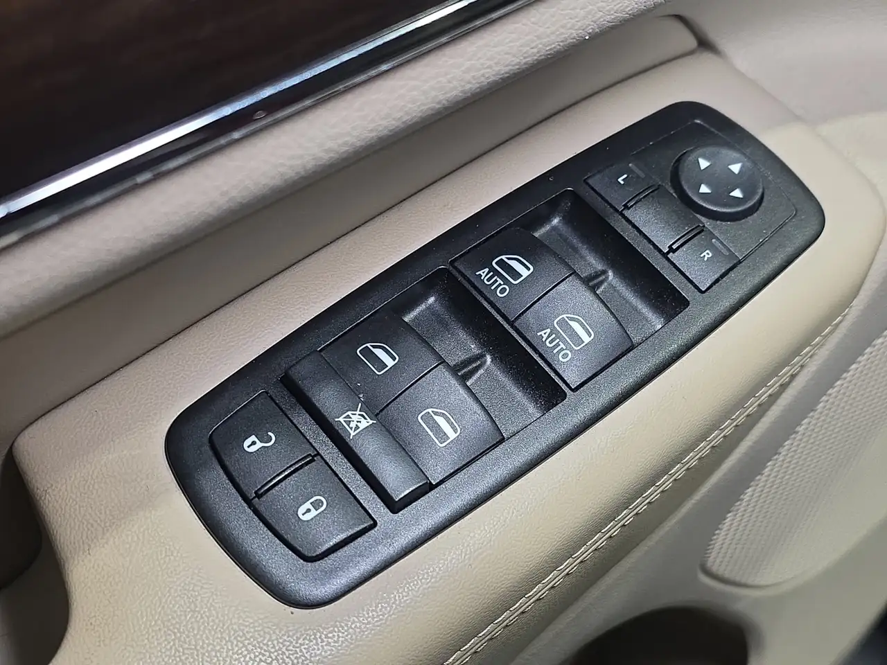 Jeep Grand Cherokee photo Jeep Grand Cherokee